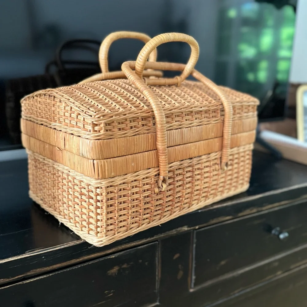 Vintage Wicker Picnic Basket